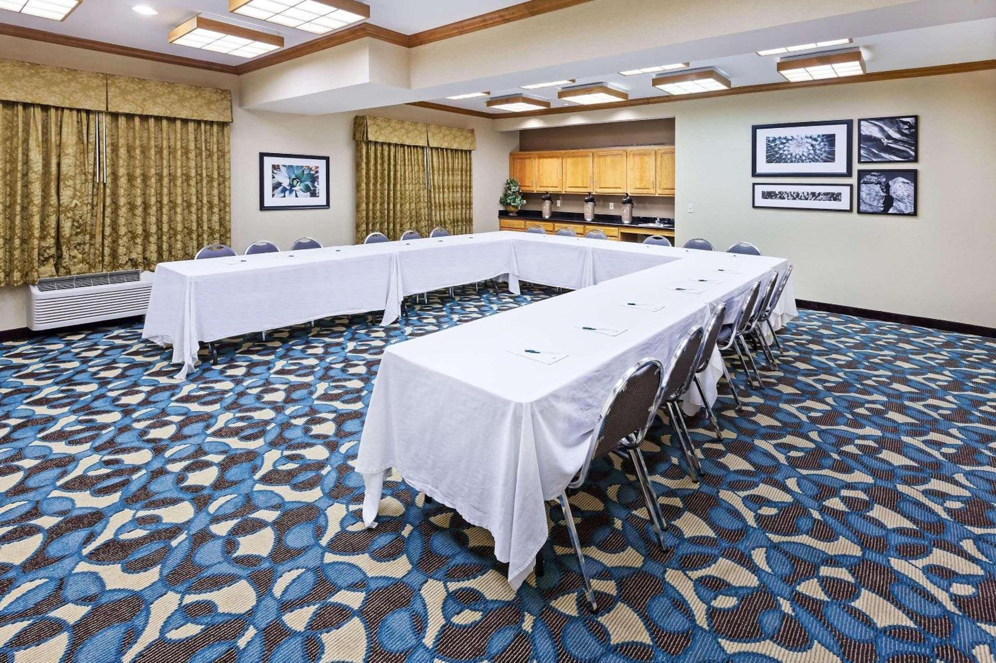 Country Inn & Suites By Radisson, Lubbock, Tx Buitenkant foto